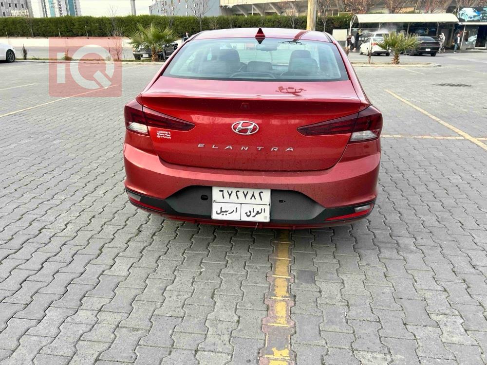 هیوندای ئەلەنترا